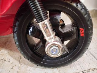 Moto Vespa Roja para Niños