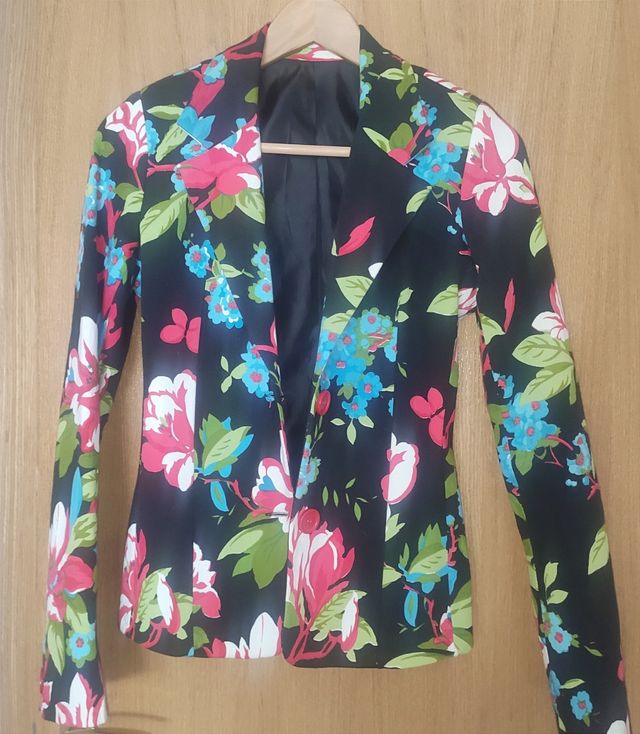 Chaqueta entallada floral