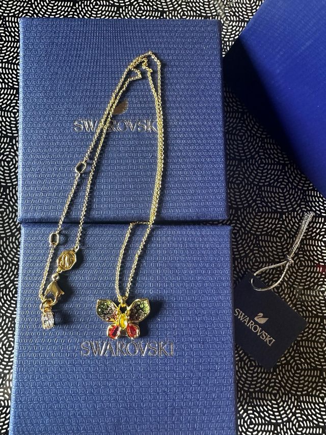 Collar Swarovski Mariposa Multicolor Dorado