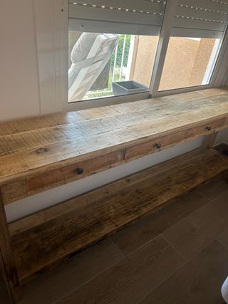 Mesa auxiliar de madera rústica