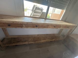 Mesa auxiliar de madera rústica
