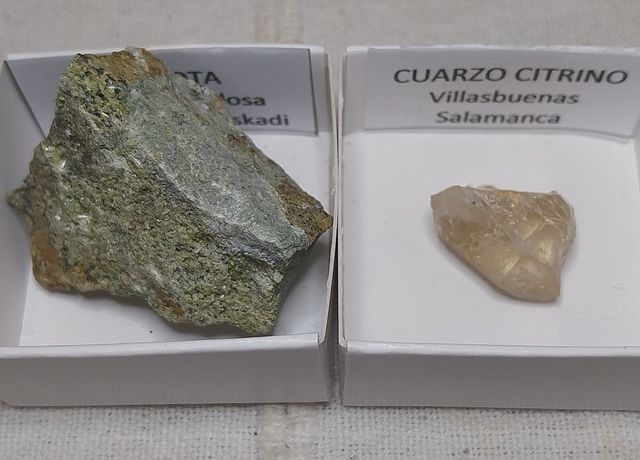 Minerali - Lotto di 12 minerali in scatole da 4 x 4