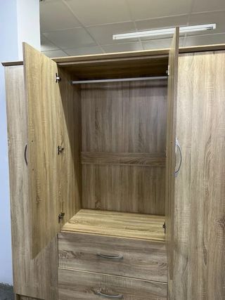 Armario Nuevo 4 Puertas con Espejo 