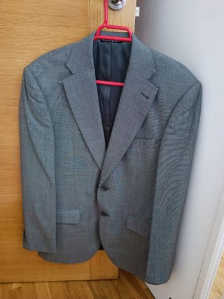 Traje de caballero gris. 