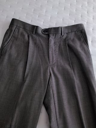 Traje de caballero gris. 