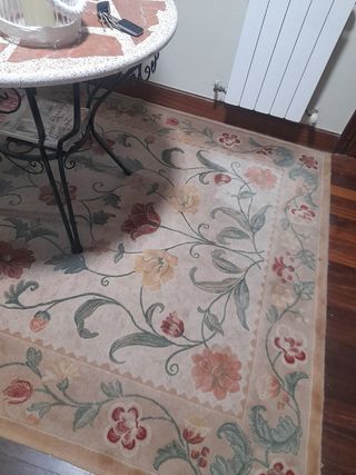 Alfombra floral beige y multicolor
