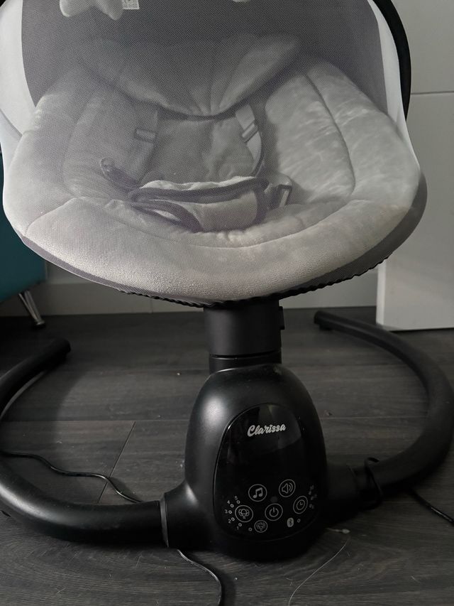 Mecedora de bebé gris