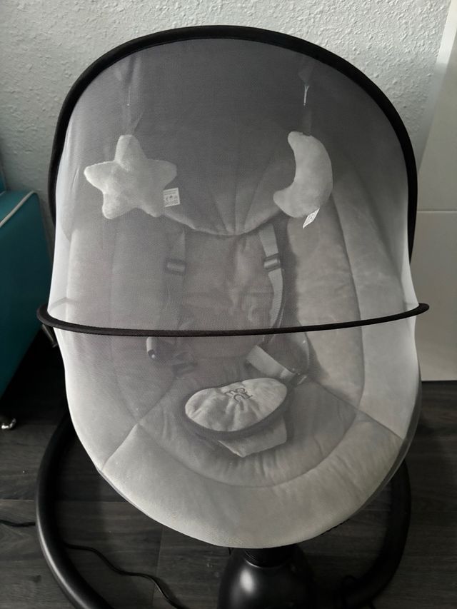 Mecedora de bebé gris