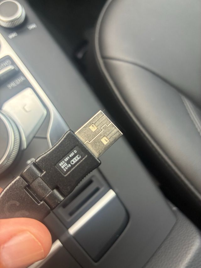 Cargador Coche Audi USB/Lightning iPhone