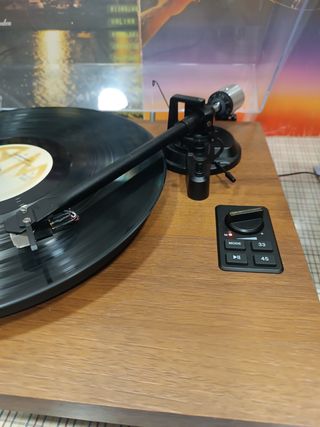 Tocadiscos y altavoces 1 By One 