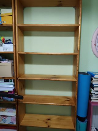 Estantería de madera