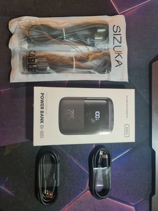 INIU Power Bank 10000mAh + 4 Cables