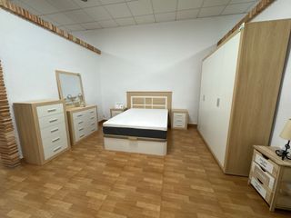 Canapé con colchón + muebles de dormitoro