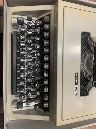 Máquina de escribir Olivetti Dora