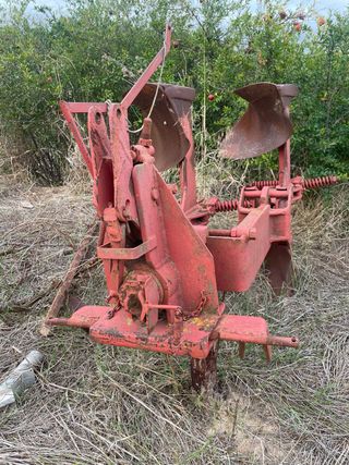 Arado Vertedera Reversible