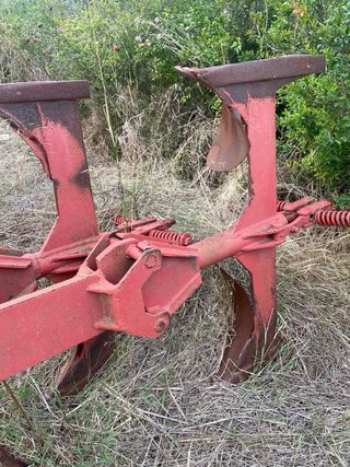 Arado Vertedera Reversible