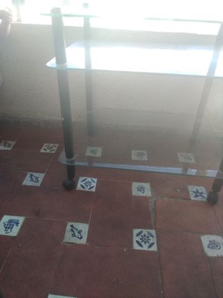 Mesita auxiliar cristal con ruedas