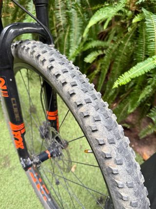 Bicicleta de Montaña Cube Carbono Revisada