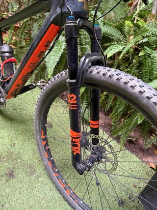 Bicicleta de Montaña Cube Carbono Revisada