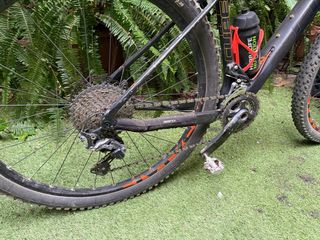 Bicicleta de Montaña Cube Carbono Revisada