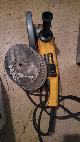 Radial DeWalt con discos