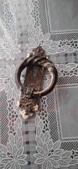 Manilla antigua de metal