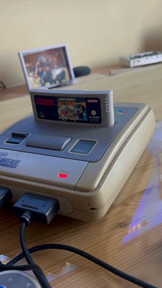 SNES con Super Mario All-Stars y 2 mandos