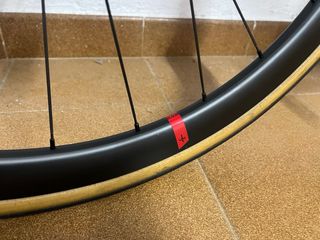 Wilier Cento 10 SL Negra/Roja
ruedas carbono