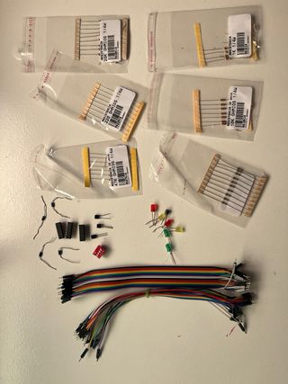Kit Electrónica: Multímetro, Baterías y Componente