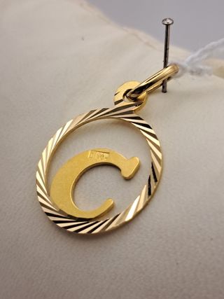 2 Colgantes Oro 18K Letra C y M