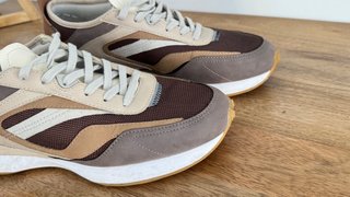 Zapatillas running retro marrones y beige