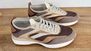 Zapatillas running retro marrones y beige