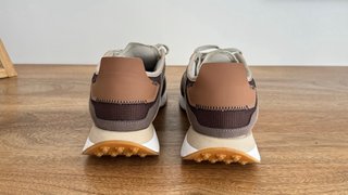 Zapatillas running retro marrones y beige