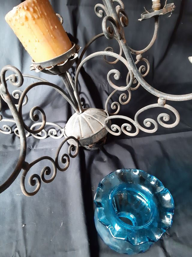 Lámpara de hierro forjado con candelabro