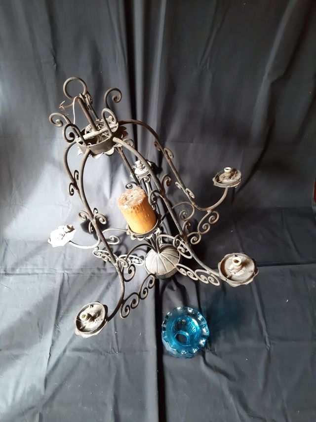Lámpara de hierro forjado con candelabro