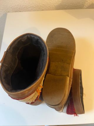 Botas étnicas marrones planas