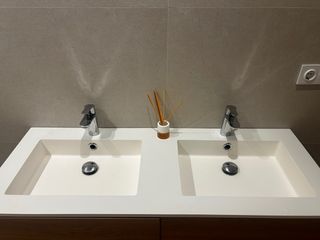 Mueble de baño madera y cerámica 