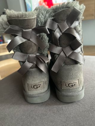 ugg lazo gris