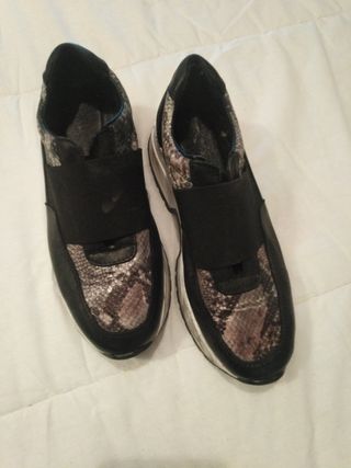 Zapatos de mujer con estampado de serpiente