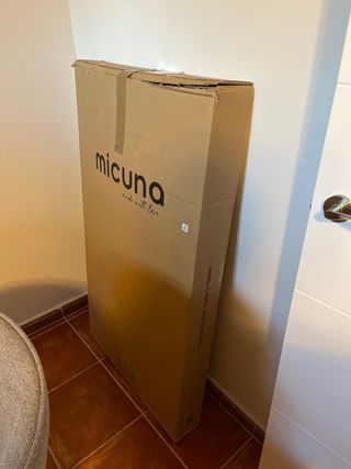 Preciosa cuna de madera con colchones nuevos