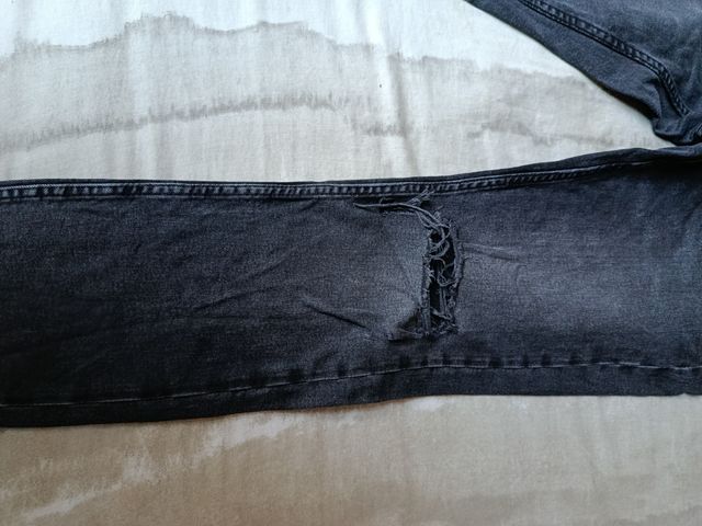 Vaqueros negros desgastados talla 42