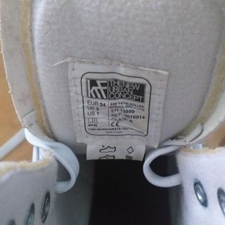 Patines artísticos blancos