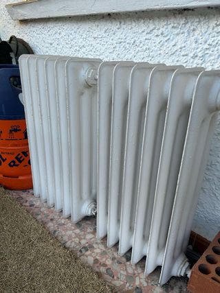 Radiadores de hierro blancos