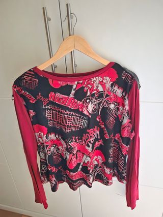 Camiseta Hard Rock Negra y Roja