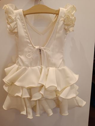 Traje de flamenca blanco con volantes