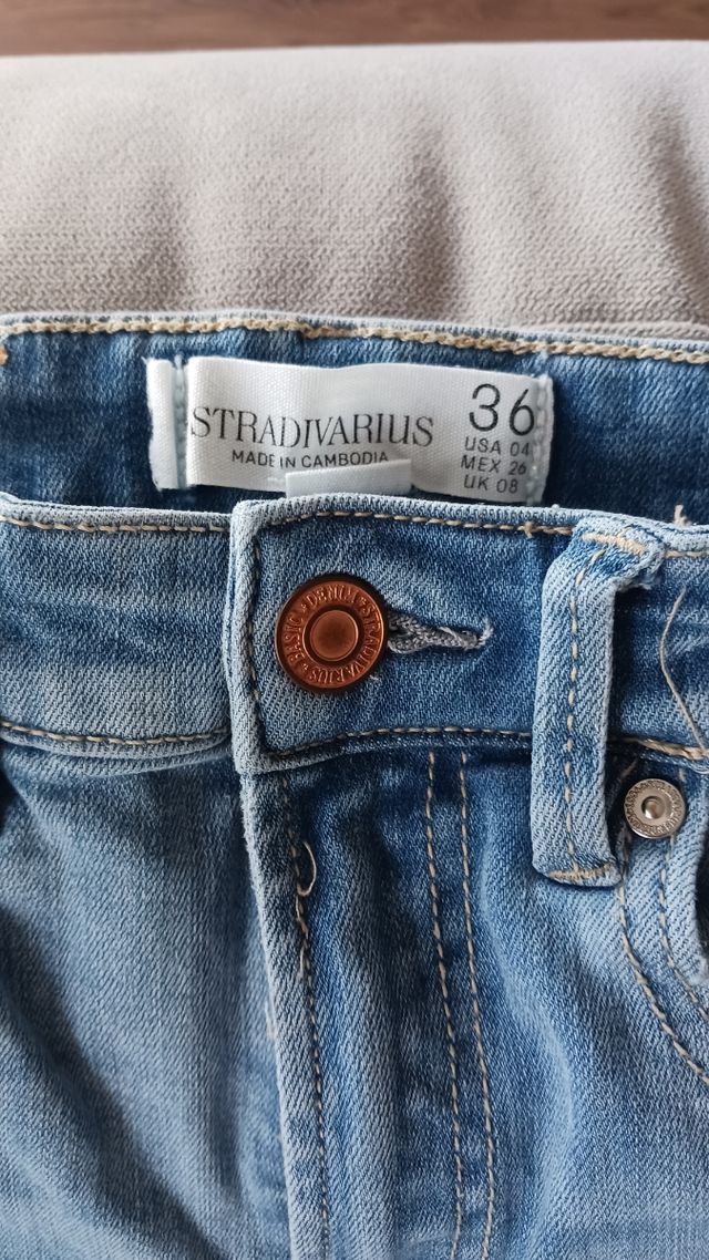 Pantalón vaquero pitillo Stradivarius talla 36