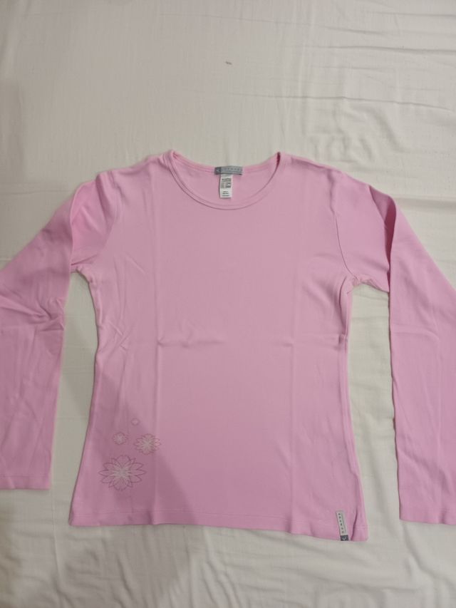 Camiseta rosa manga larga con flores