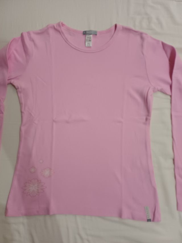 Camiseta rosa manga larga con flores