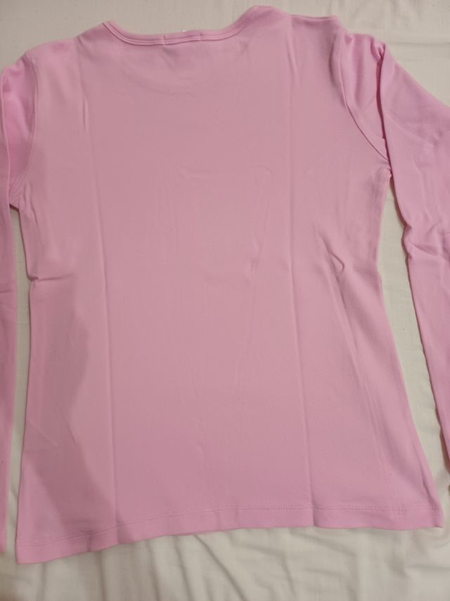 Camiseta rosa manga larga con flores