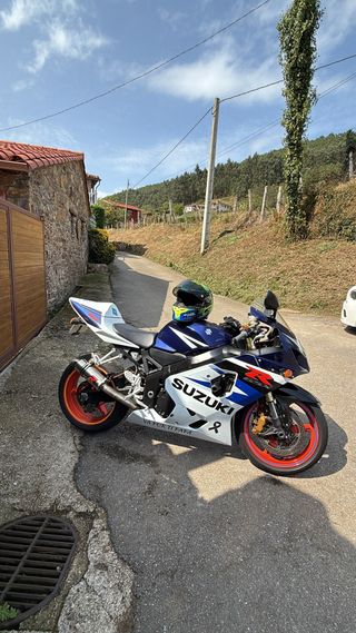 Suzuki GSXR 750 K4